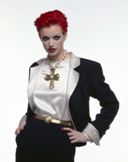 Sibyl Buck en tenue Yves Saint-Laurent