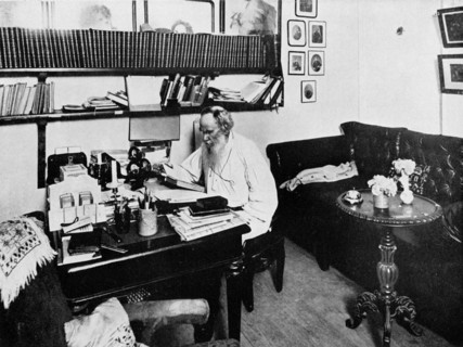 Léon Tolstoï en 1908, à Iasnaya Poliana