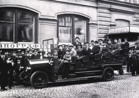 Saint-Petersbourg, 1er bus à plusieurs places