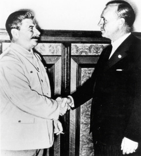 Josef Staline et Joachim von Ribbentrop