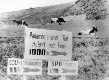 Poteaux indiquant le Conseil parlementaire à Bonn