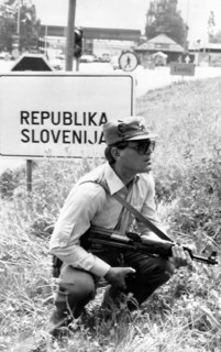 Soldat slovène posté à la frontière