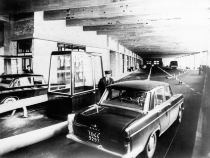 Péage à l'entrée du tunnel du Mont-Blanc, 1965