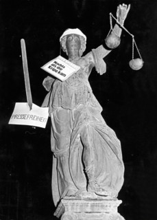 Affaire du Spiegel, la statue de la justice