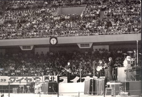 Les Beatles lors d'un concert à Tokyo