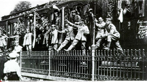 Troupes allemandes en route vers le front, 1914