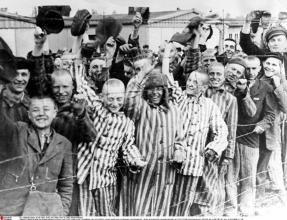 Enfants prisonniers au camp de concentration de Dachau