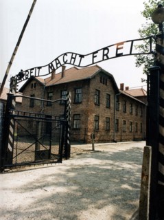 Portail d'entrée du mémorial d'Auschwitz