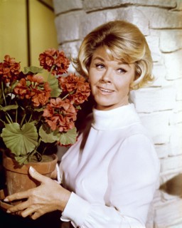 Doris DAY with a flower pot