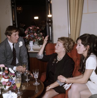 Vadim GLOWNA with Olga and Vera CHEKHOWA