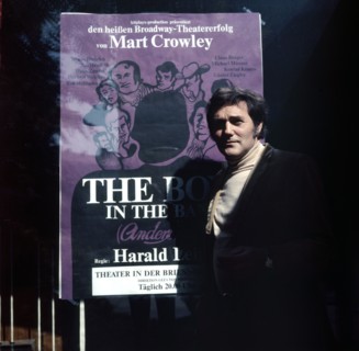 Harald LEIPNITZ in front of a poster