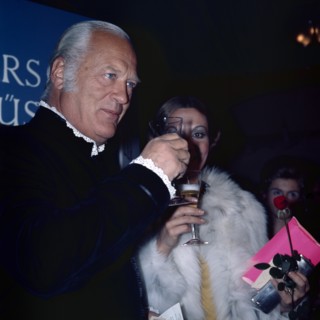 Curd JÜRGENS with his wife Simone at the Munich Film Ball in 1971