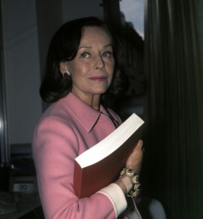 Paulette GODDARD introduces the last Remarque novel, 1971