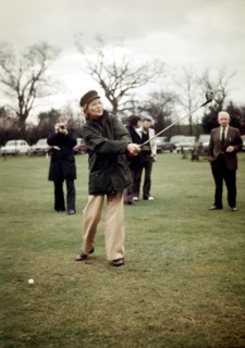Rita HAYWORTH and Russel HARTY playing golf