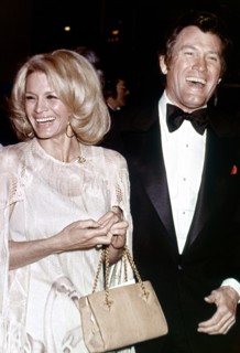 Angie DICKINSON with Earl HOLLIMAN, 1976