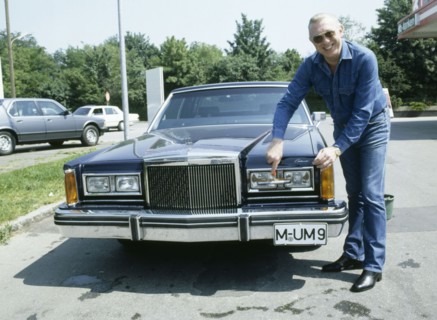 Horst TAPPERT washes his car