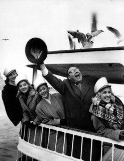 Heinz ERHARDT with ballet dancers on an Alster steamer, Hamburg 1956