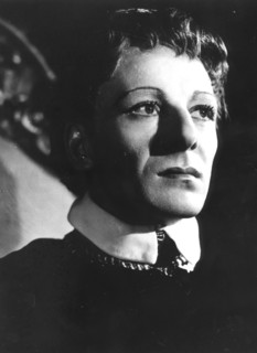 John GIELGUD as Hamlet