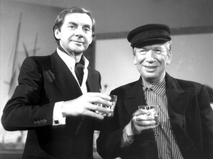 Harald JUHNKE and Heinz REINCKE, holding glasses