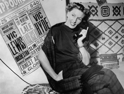 Lale ANDERSEN on the telephone, 1953
