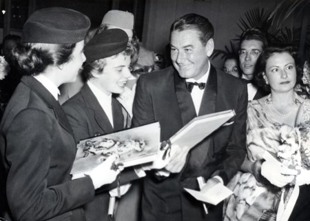 Errol FLYNN without a beard at a ball, Deauville 1954