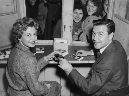 G. KORTE and J. FUCHSBERGER at an autograph session, Munich 1954