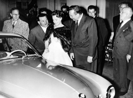 Romy SCHNEIDER receives a car as a gift, Vienna 1956