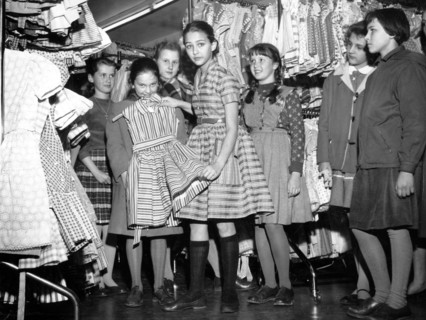 Christine KAUFMANN with self-designed children's fashion in 1957