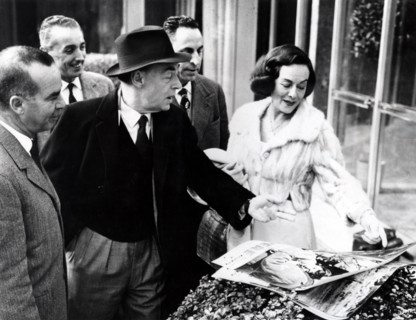 Erich Maria REMARQUE with his wife in Milan, 1958