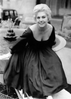 Kim NOVAK in London, 1956