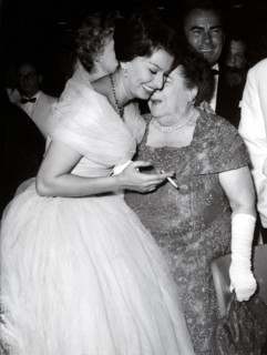 Sophia LOREN and Elsa MAXWELL, Berlinale, Berlin 1959