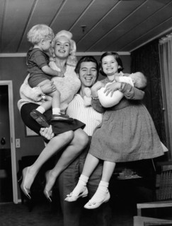 Jayne MANSFIELD with family