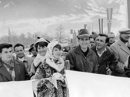Horst BUCHHOLZ with his wife Myriam and Toni SAILER, 1961