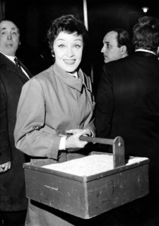 Marlene DIETRICH as a ring boy
