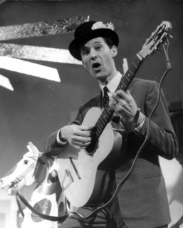 Silvio FRANCESCO with guitar