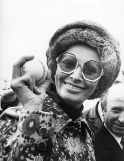 Sophia LOREN with baseball, 1970