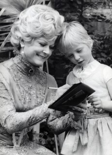 Marika RÖKK writing an autograph, 1971