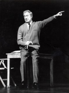 Dieter BORSCHE in dem Theaterstück 'Reise in die Welt meines Vaters', 1972