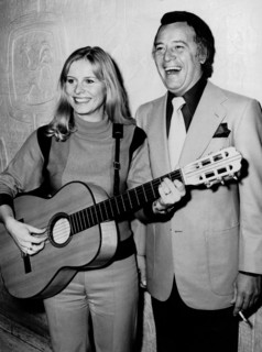 Mona FREIBERG und Fred BERTELMANN