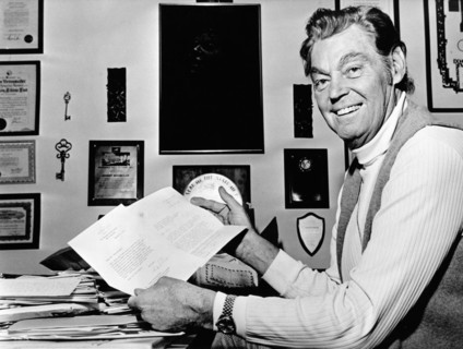 Johnny WEISSMÜLLER with fan mail, 1974