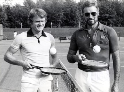 Sepp MAIER and Charlton HESTON at a tennis match, Munich 1976