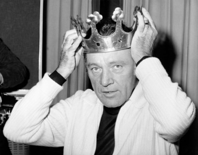 Richard BURTON with crown, 1976