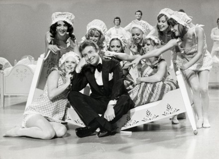 Peter ALEXANDER presents the 10th specialty show, 1975