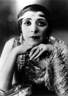 FRITZI MASSARY, portrait