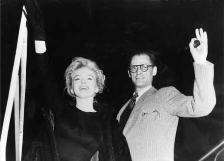 Marilyn MONROE and Arthur MILLER, waving