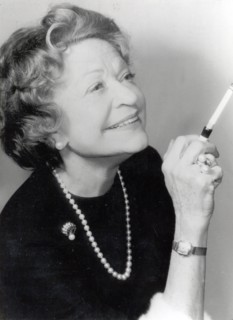 Grethe WEISER, portrait with cigarette