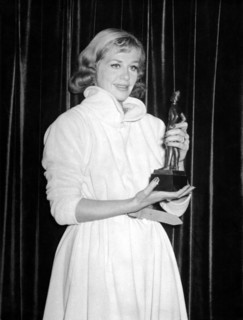 Hildegard Knef with Eulenspiegel statue