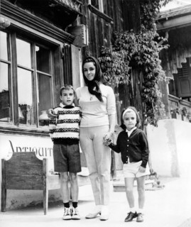 Elizabeth TAYLOR mit ihren Kindern Michael und Liza