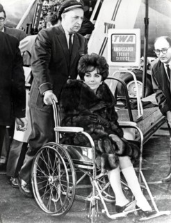 Elizabeth TAYLOR in a wheelchair, 1961