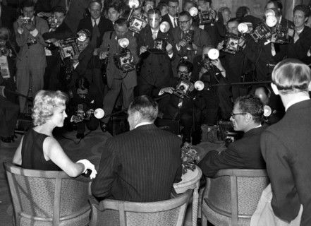Marilyn MONROE at a press conference, London 1956
